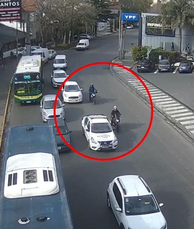 Cometieron una salidera bancaria: Un miembro de la banda fue detenido