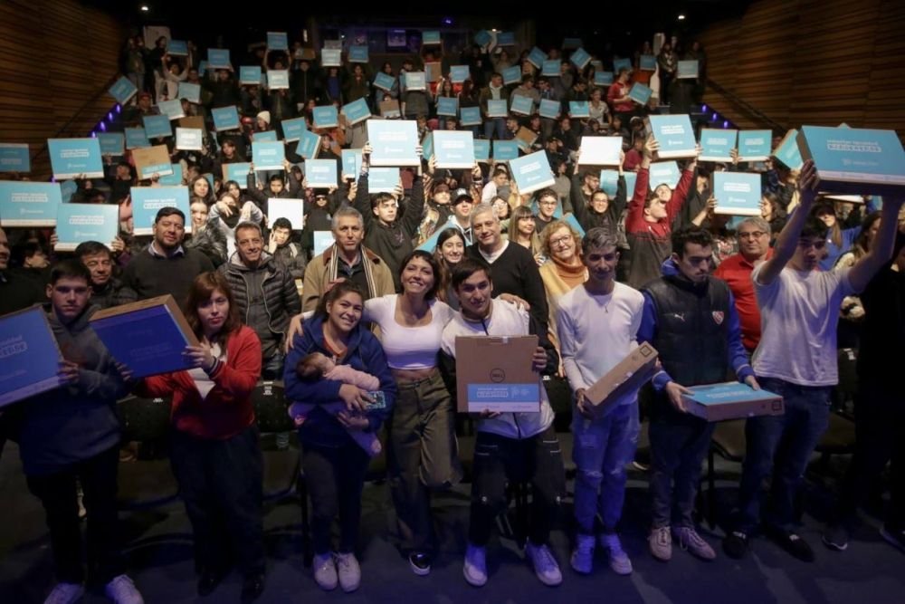 Mayra Mendoza junto a cientos de estudiantes: "Es importante sostener las políticas públicas de inclusión e igualdad"