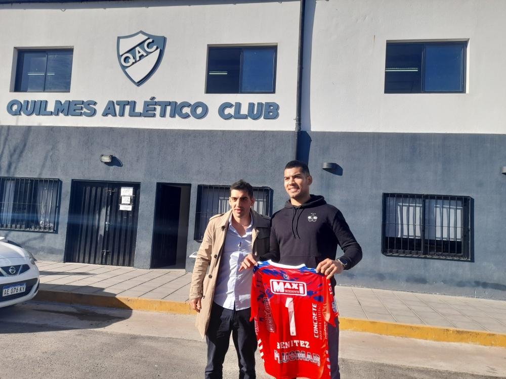 Walter Benítez visitó el predio juvenil del QAC en Alsina y Lora