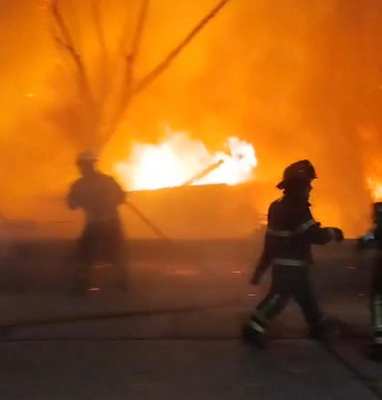Se incendiaron casillas ubicadas a la vera del Acceso Sudeste