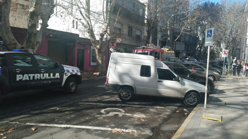 Susto en la EMBA por un adolescente que habría intentado arrojarse desde el 6° piso