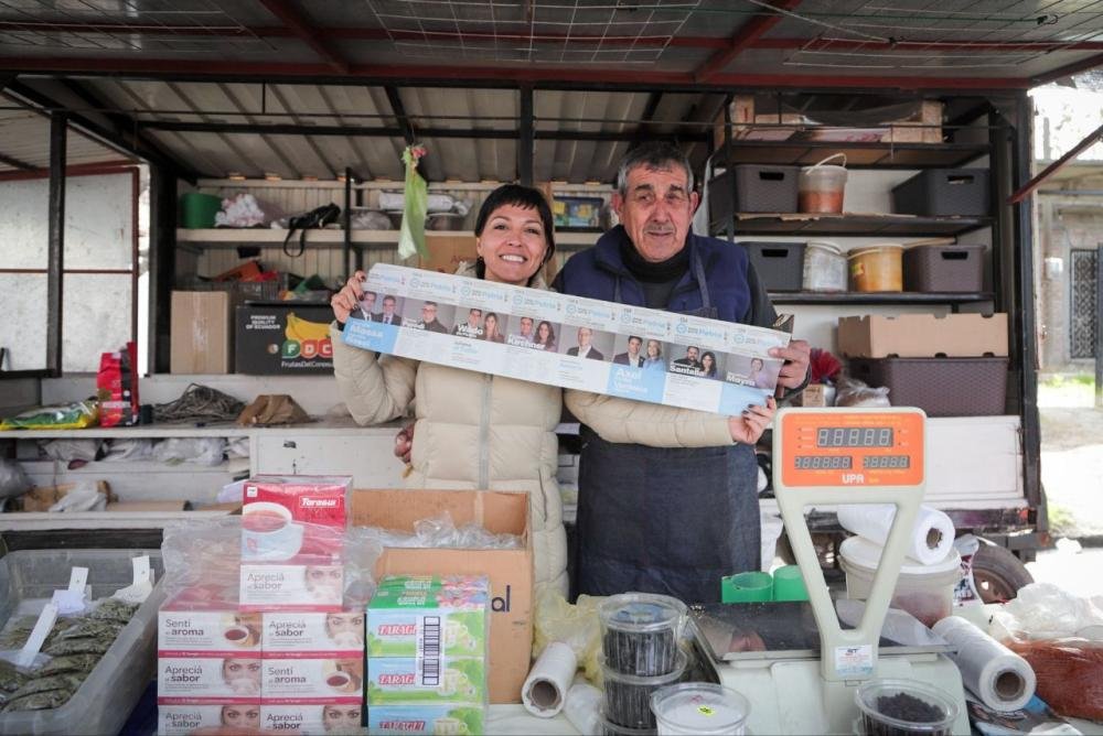 Mayra Mendoza recorrió el barrio La Cañada