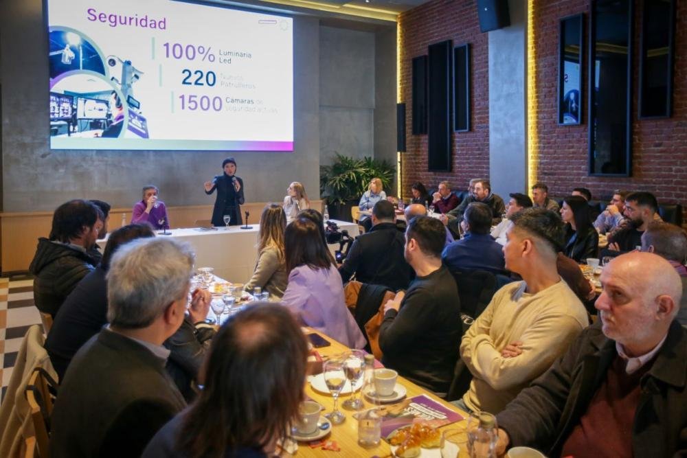Mayra Mendoza y Máximo Kirchner compartieron encuentro con un centenar de comerciantes y empresarios