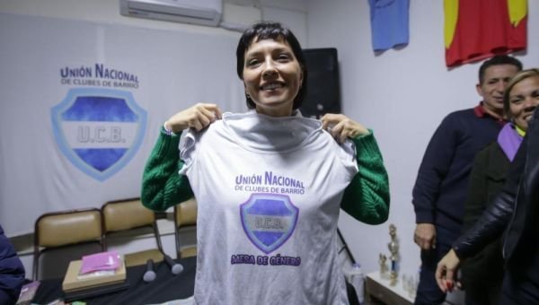Mayra Mendoza se reunió con autoridades de la Unión Nacional de Clubes