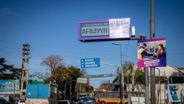 Continúa la colocación de lectores de patentes en los principales ingresos y egresos de Quilmes