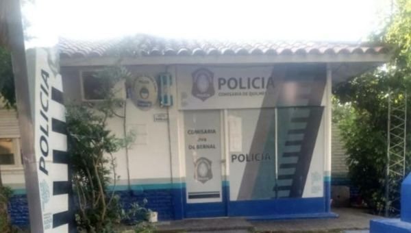 Cuatro presos intentaron darse a la fuga y agredieron a dos policías
