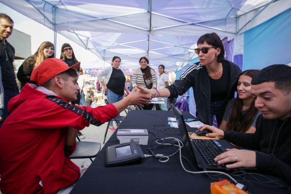 Mayra Mendoza recorrió una nueva jornada del Quilmes Cerca