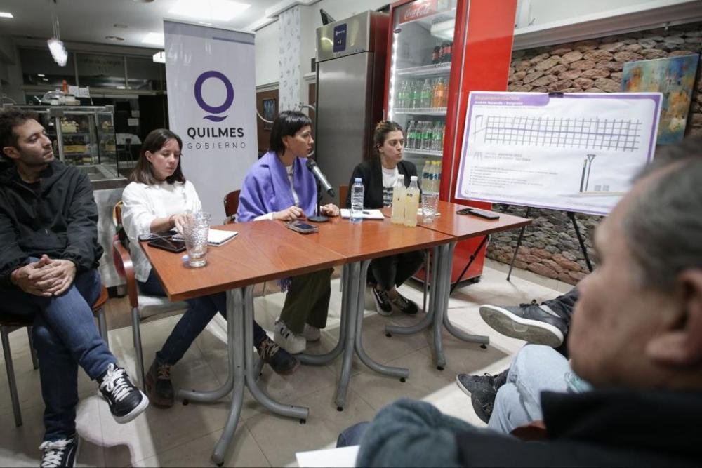 Mayra Mendoza presentó a comerciantes de Quilmes Oeste la obra de repavimentación en Andrés Baranda