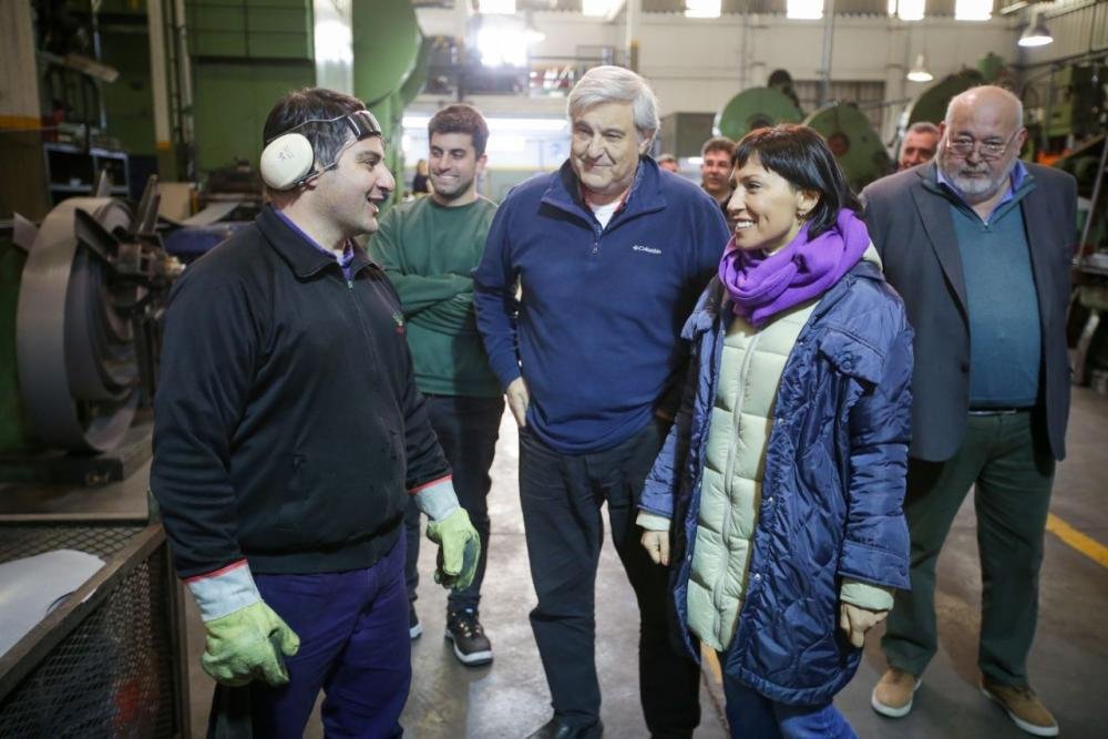 La intendenta recorrió una metalúrgica en el PITQ y se reunió con empresarios