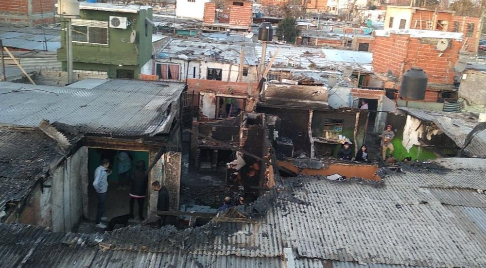 Incendio destruyó siete casas: juntan donaciones