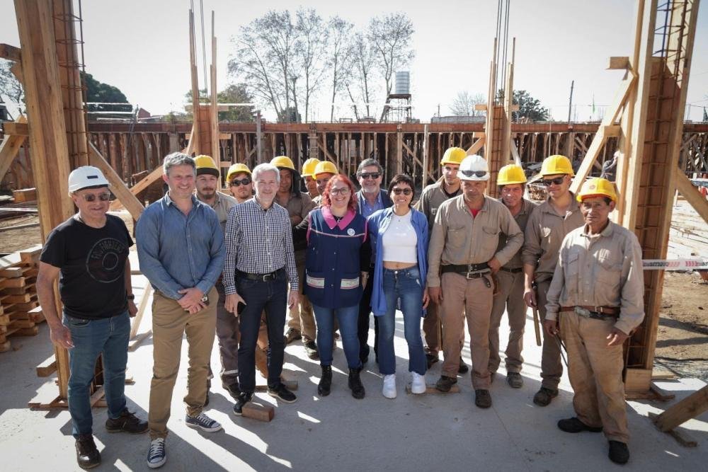 Mayra Mendoza y Alberto Sileoni recorrieron la obra del nuevo edificio de la EEE N° 505