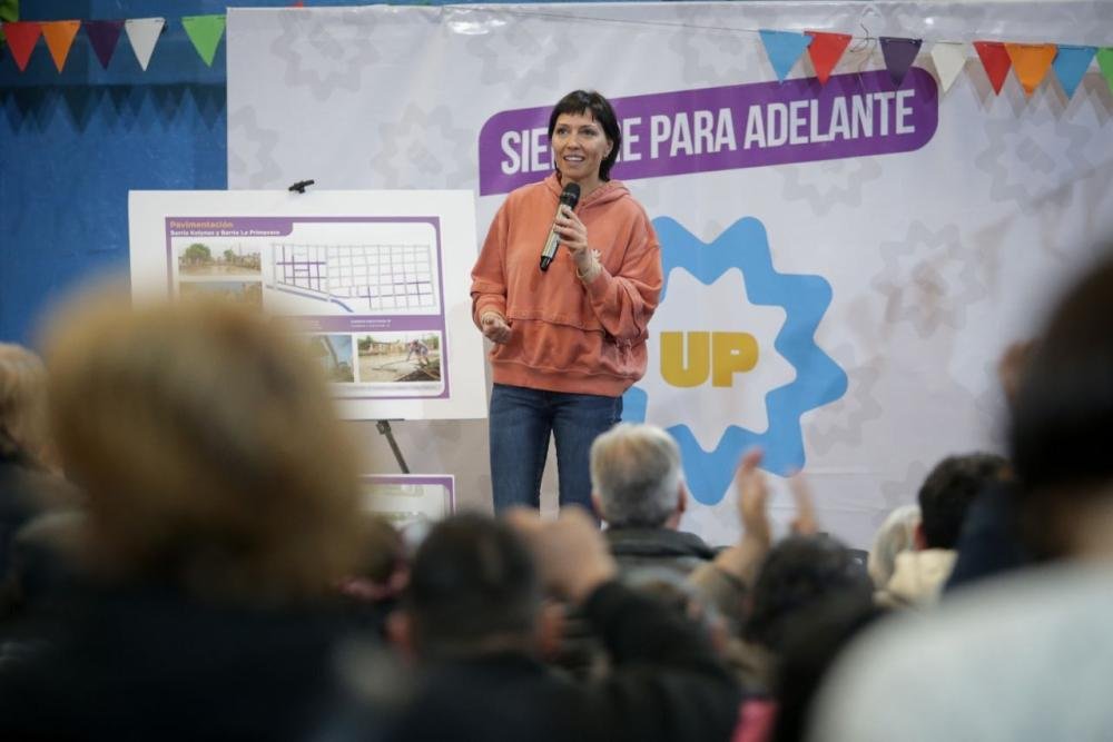 Mayra Mendoza se reunió con comerciantes y vecinos de Quilmes Oeste