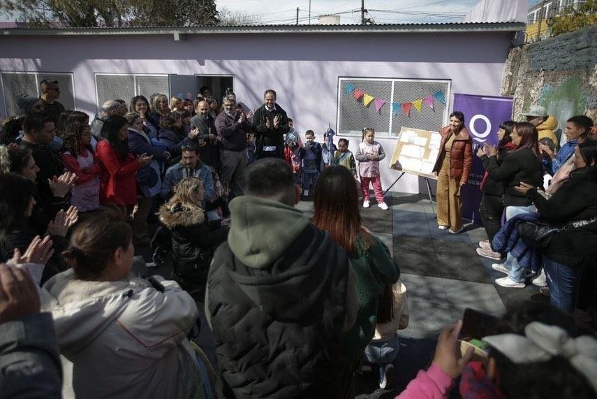 Mayra Mendoza inauguró una sala maternal en la ES N° 2 y cuatro aulas en la EEE N° 504