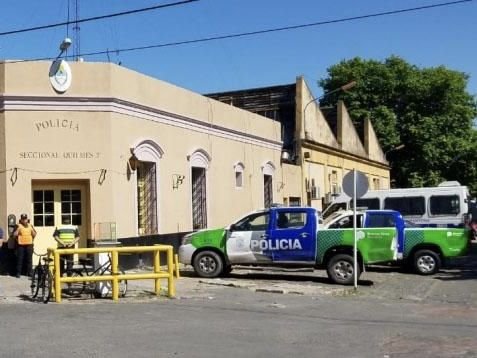 Tres detenidos por tiroteo y agresión a policías