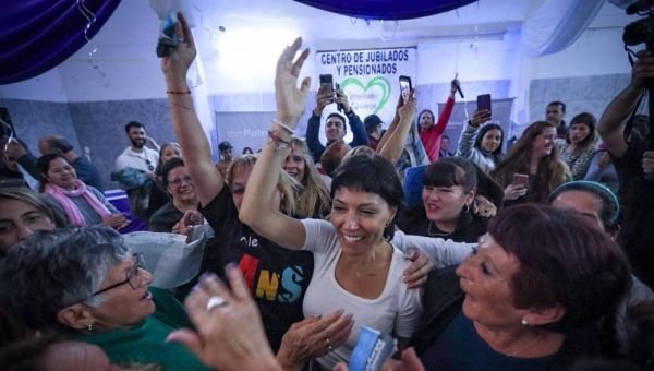 Mayra Mendoza se reunió con referentes de instituciones de Quilmes Oeste en el CJyP "Remolcador Esperanza"