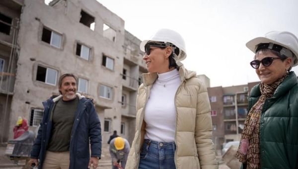 Mayra Mendoza supervisó el avance de obra de 80 viviendas en el barrio Memoria, Verdad y Justicia