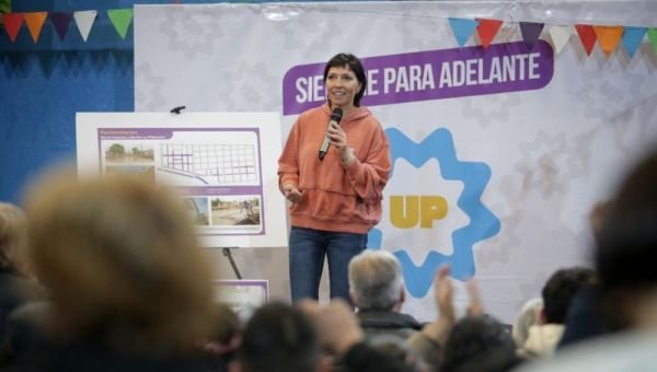 Mayra Mendoza se reunió con comerciantes y vecinos de Quilmes Oeste