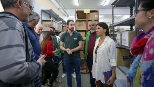 Mayra Mendoza visitó fábrica que sumó trabajadores a través de la oficina de empleo municipal