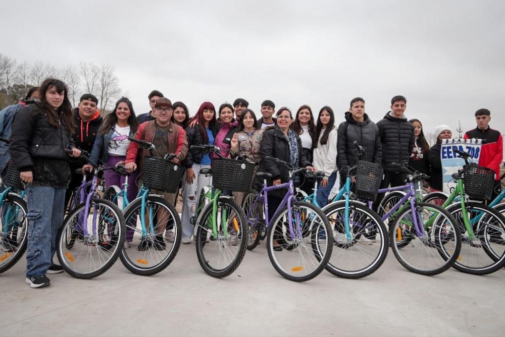 Entregaron 400 bicicletas a estudiantes del distrito