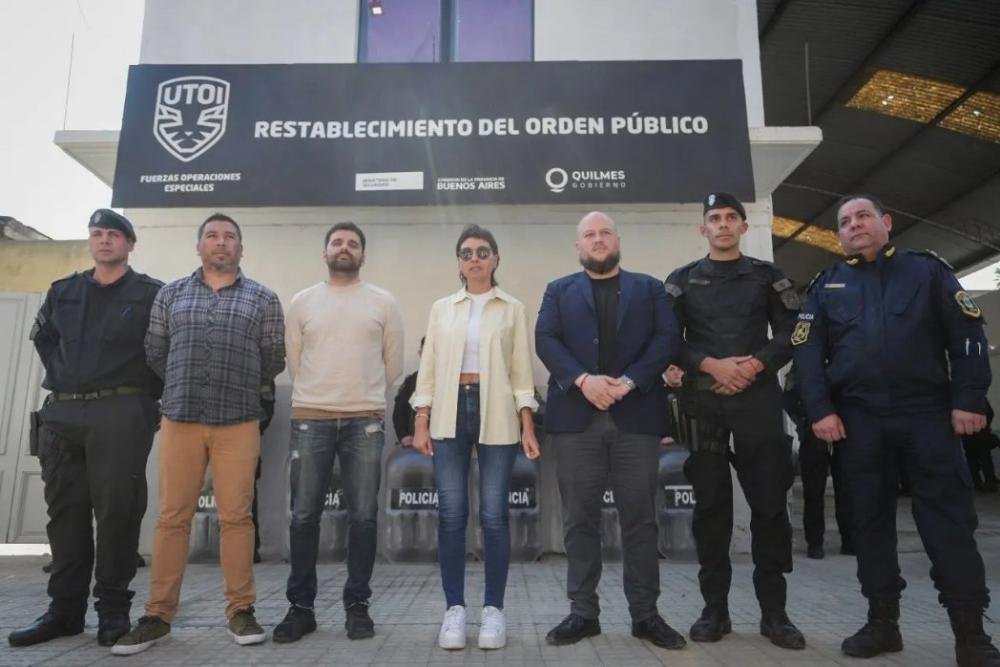 Mayra Mendoza recorrió la puesta en valor de la Comisaría 3°