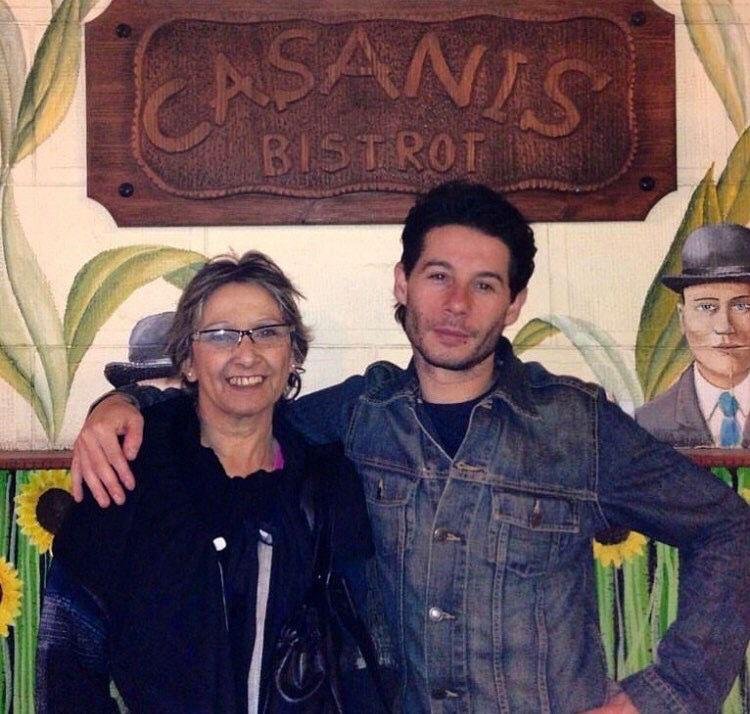 Una canción para el recuerdo: El emotivo homenaje de un quilmeño a su madre
