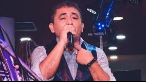 Murió el cantante de cumbia Huguito Flores en un brutal choque