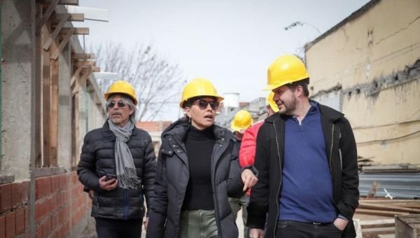 Mayra Mendoza supervisó el avance del nuevo edificio para la ES N° 8