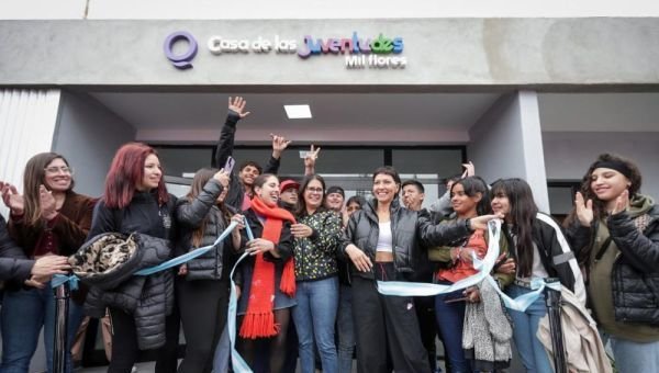 Mayra Mendoza inauguró la Casa de las Juventudes: "Quiero seguir siendo la intendenta de los pibes"