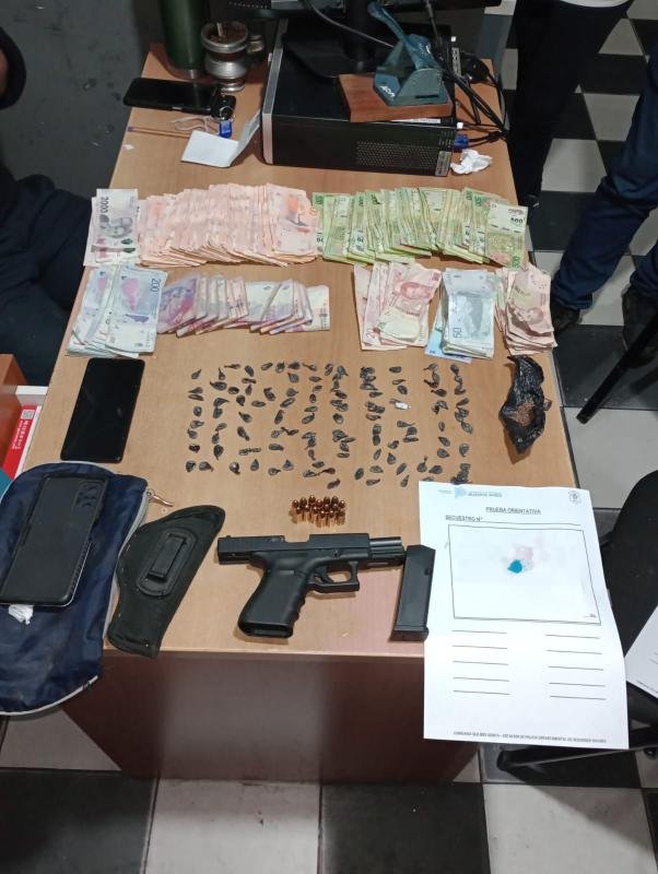 Dos detenidos tras cometer múltiples delitos