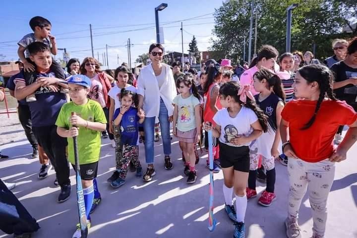 Mayra Mendoza visito la puesta en valor de la plaza "León Ramón Costa"