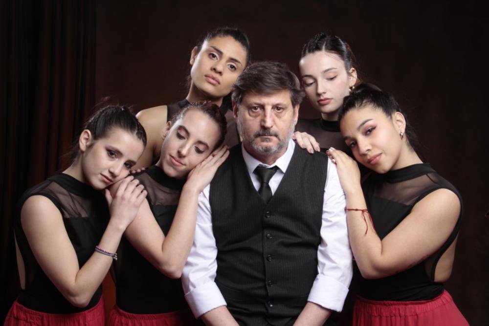 El quilmeño Ariel Aloi estrena "Yo nunca fui a New York" en el Teatro El Vitral