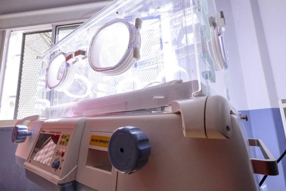 Donaron dos incubadoras de última generación para el Hospital Oller