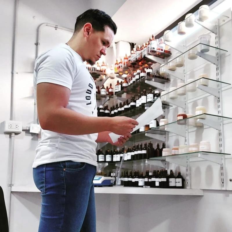 Perfumista Bernalense finalista en concurso internacional