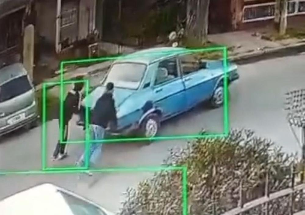 Entraron a una casa y se llevaron empujando un Renault 12: Cuatro detenidos