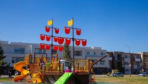 El "Barco Pirata", la nueva atracción del Parque Lineal de Don Bosco