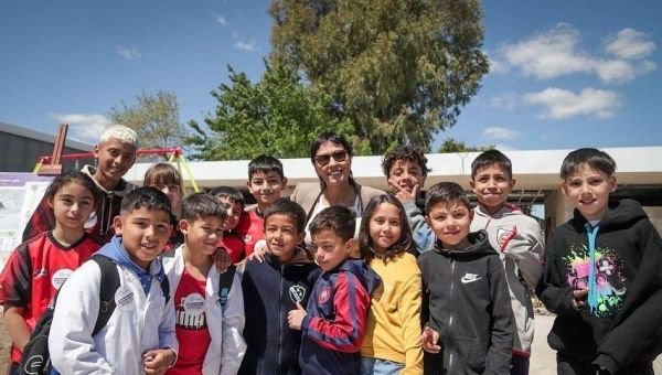 Mayra Mendoza recorrió la obra del Polideportivo "Cristina Corazón"