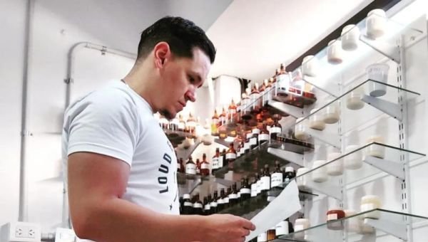 Perfumista Bernalense finalista en concurso internacional
