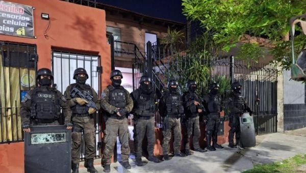 Cayó una banda que robó más de tres millones de pesos en salideras bancarias