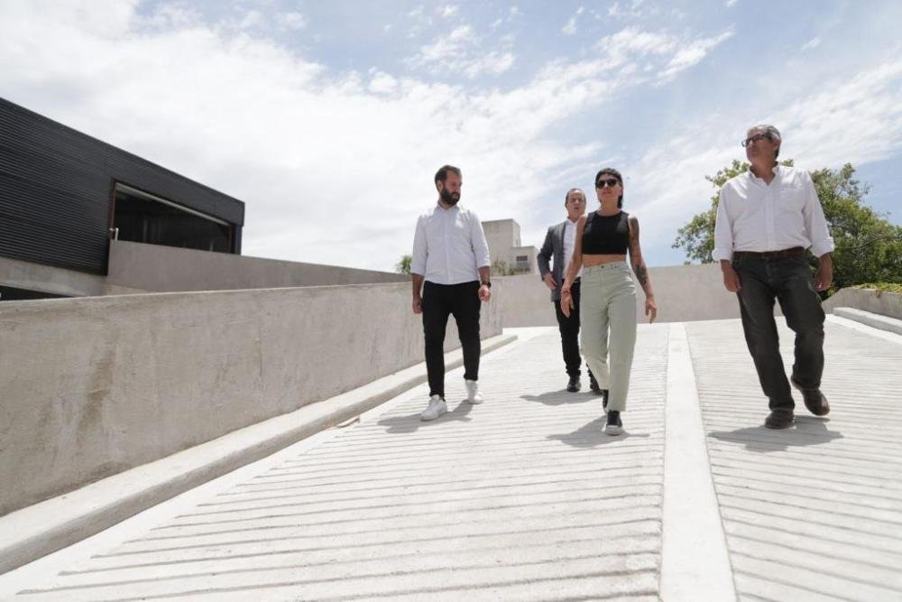 Mayra Mendoza recorrió la nueva concesionaria de "Grupo Jack"
