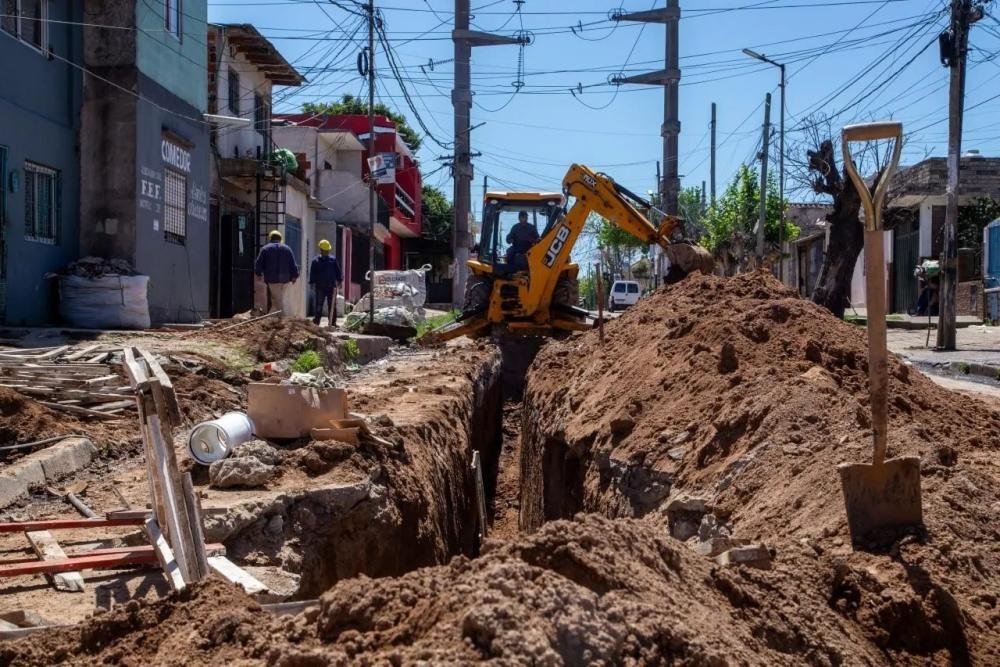 Avanzan las obras de agua y cloacas en el barrio Itatí