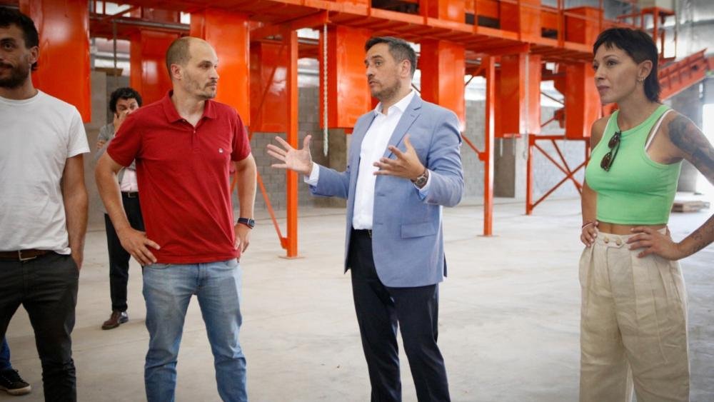 Mayra Mendoza y Juan Cabandié recorrieron la imponente obra del Ecoparque