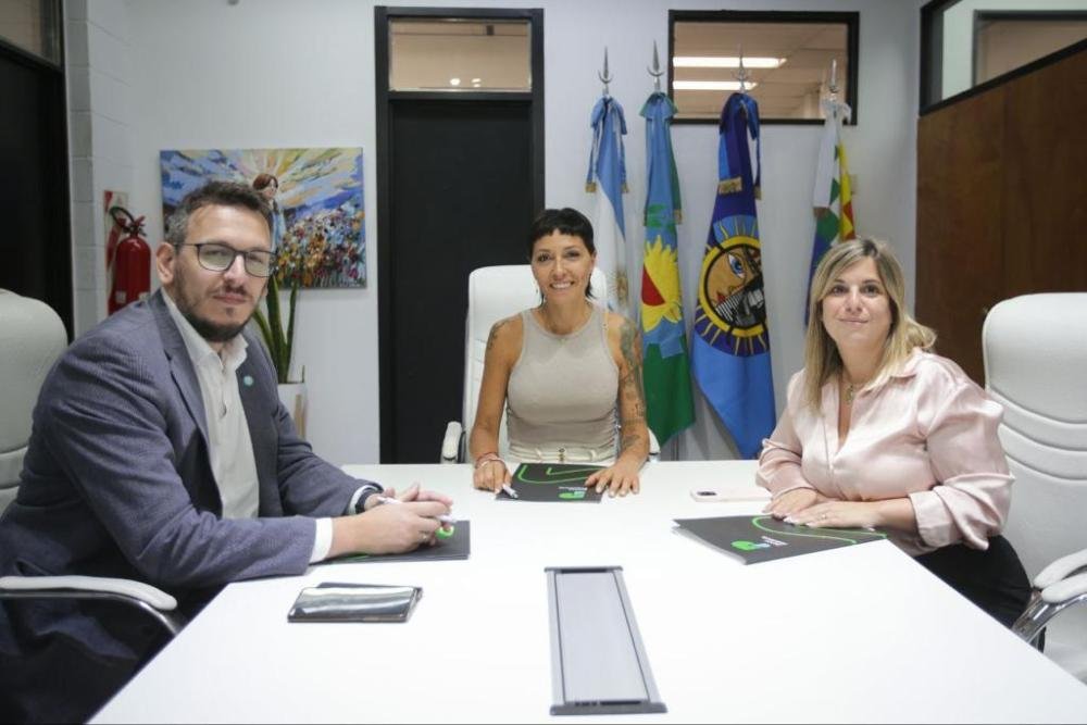 Se firmó el acta acuerdo entre Municipio y BAPRO para financiar la construcción de una hormigonera