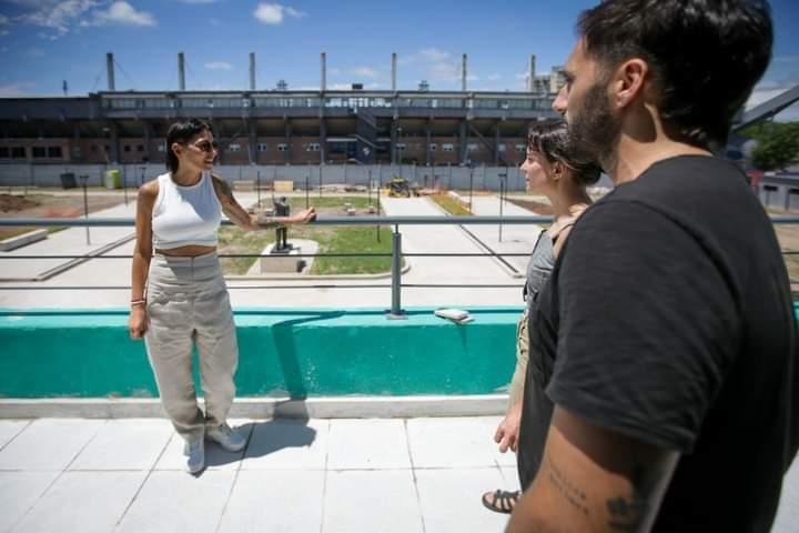 Mayra Mendoza visitó el Polideportivo y recorrió las obras del microestadio "Néstor Kirchner"