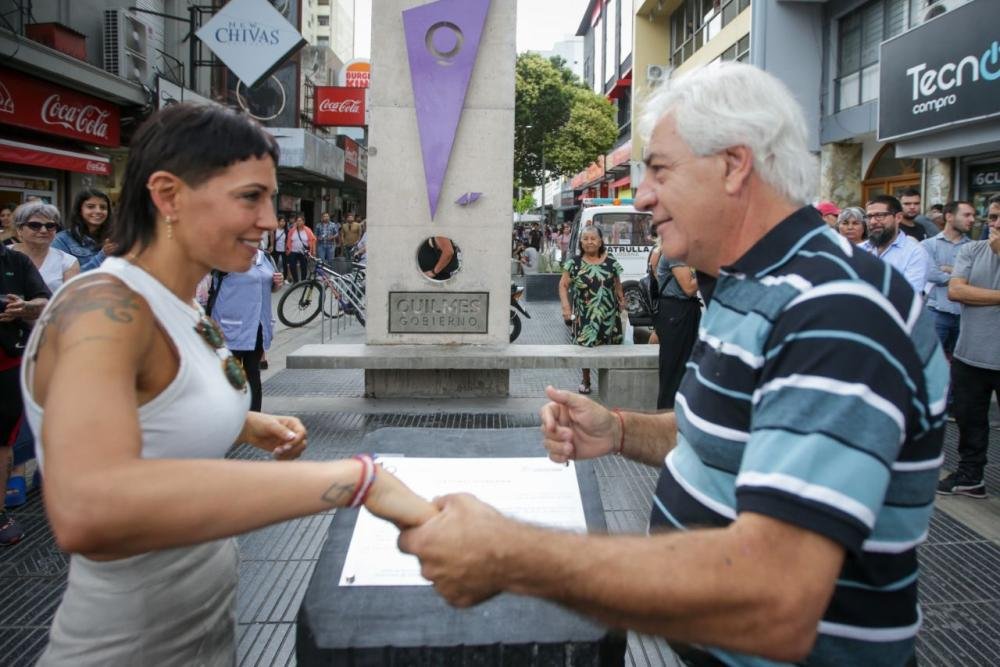 Mayra Mendoza destacó la renovación de la Peatonal Rivadavia y conversó con comerciantes