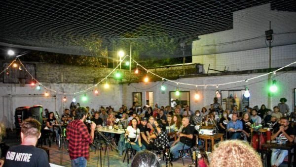 Cierre de año con murga uruguaya en el Club Mitre