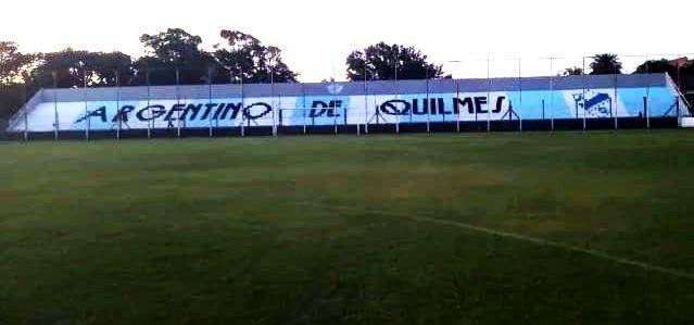 Avanzan las tareas de pintura en el Estadio de "La Barranca"
