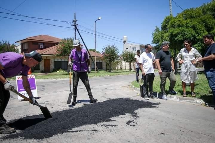 Mayra Mendoza supervisó trabajos de bacheo
