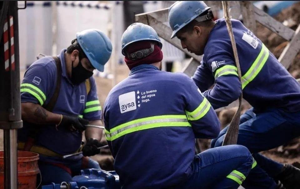 AySA informó sobre un corte de agua por tareas de emergencia