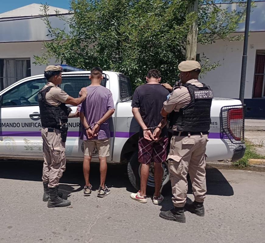 Prefectura detuvo a dos hombres que robaron un auto