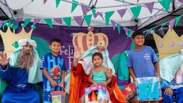 Niños quilmeños disfrutaron de una jornada de alegría junto a los Reyes Magos